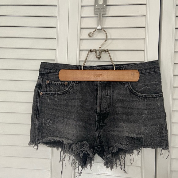 Levi’s jean shorts black wash size 28 - Picture 1 of 4